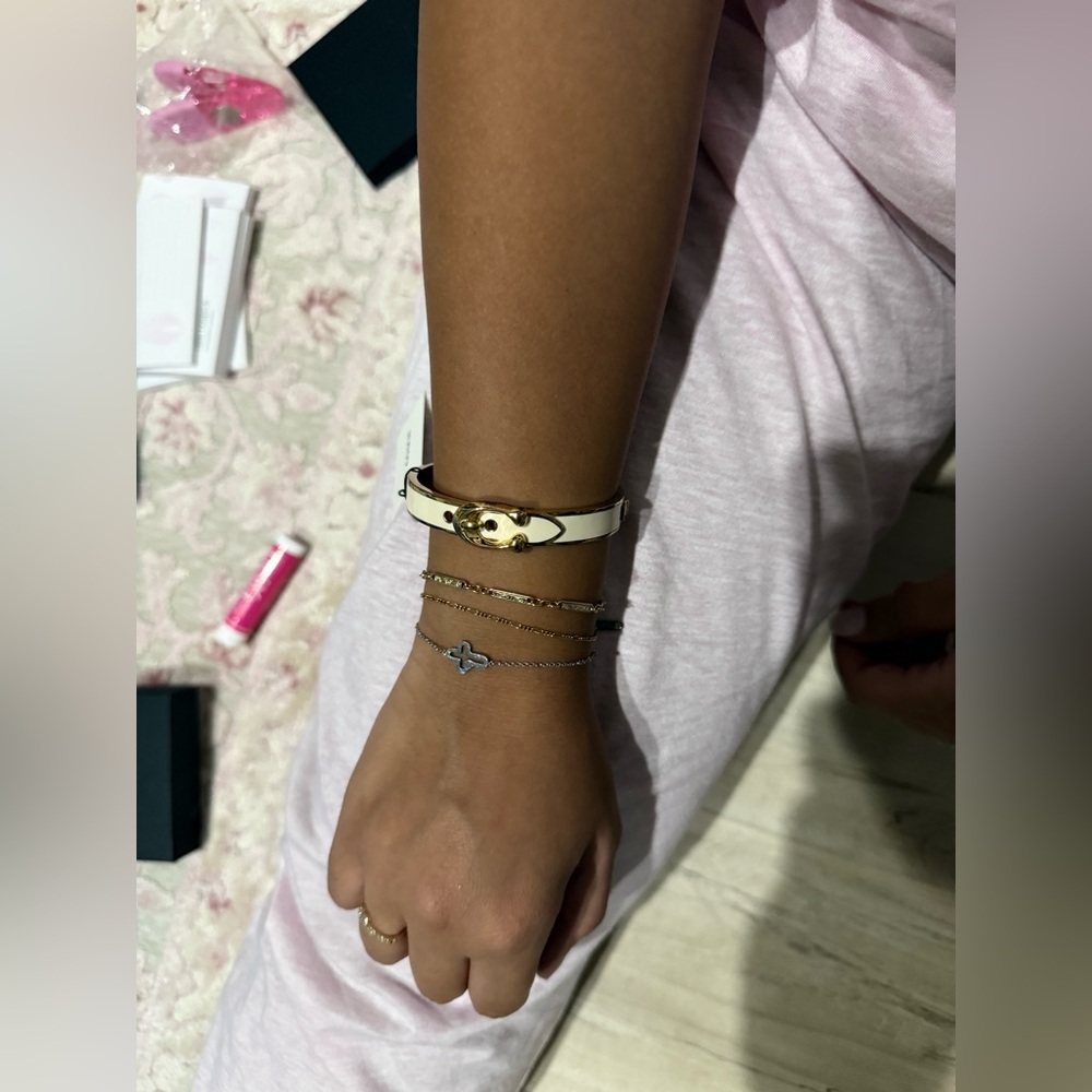 COACH SIGNATURE C BANGLE gold and cream bracelet - Picture 4 of 10
